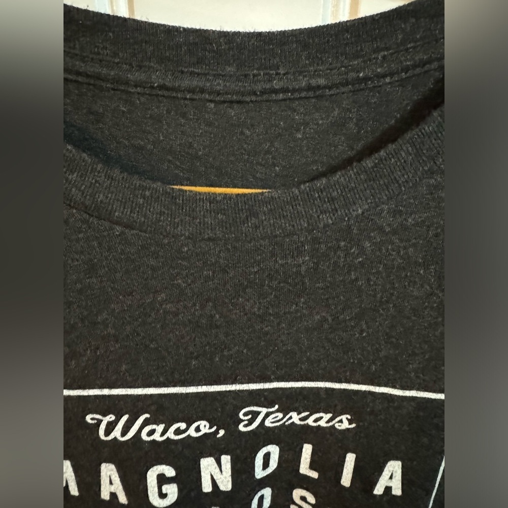 Magnolia Silos charcoal graphic tee - Picture 4 of 5